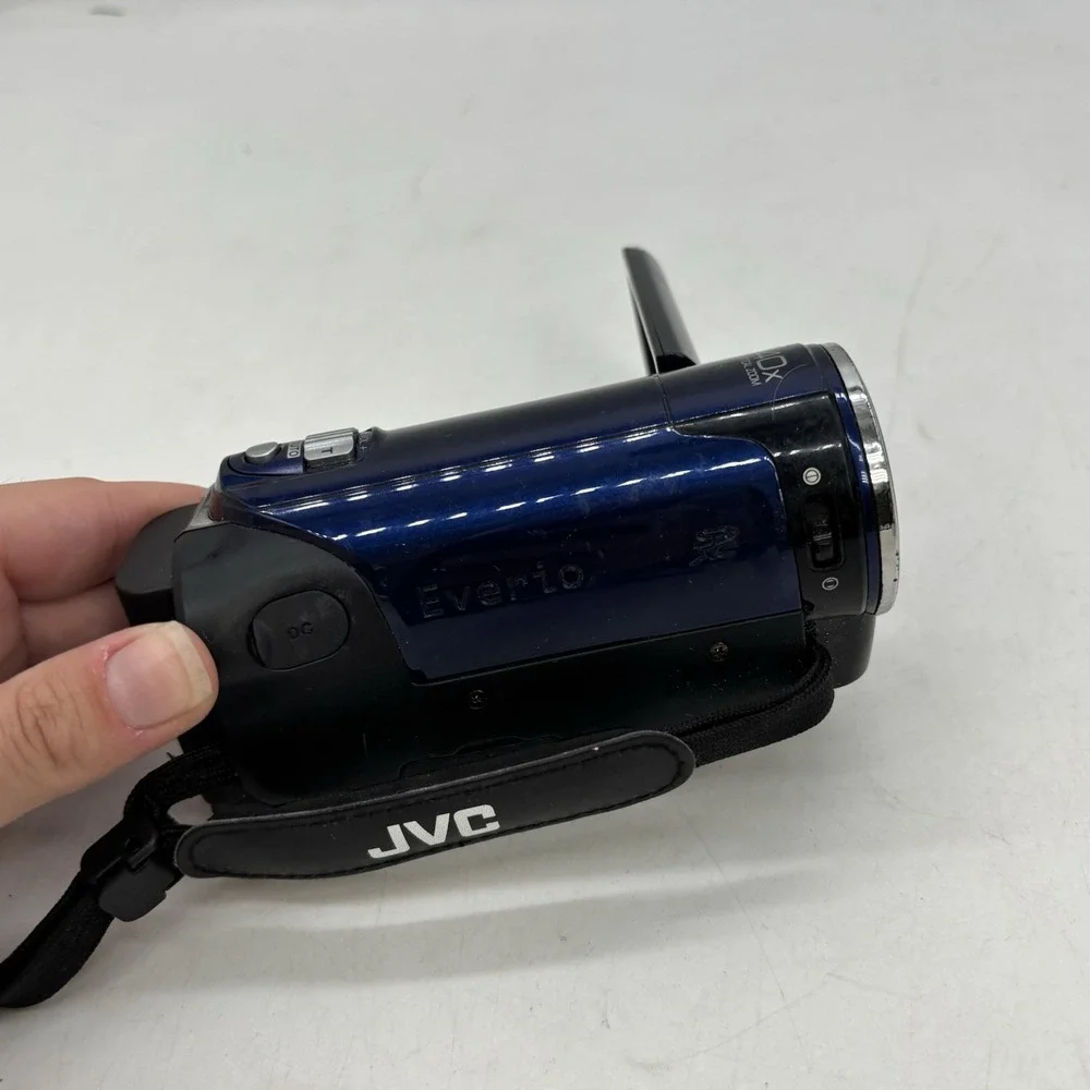 JVC Everio GZ-HM30AU CAMCORDER- 20X OPTICAL ZOOM- HD VIDEO Untested